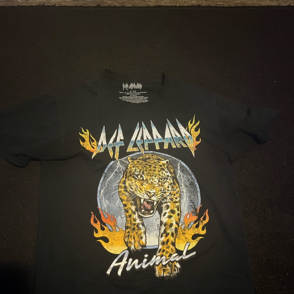Black Rue21 shirt